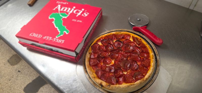 The Thick-Crust Pie That Pulls the Spotlight The Thick-Crust Pie That Pulls the Spotlight