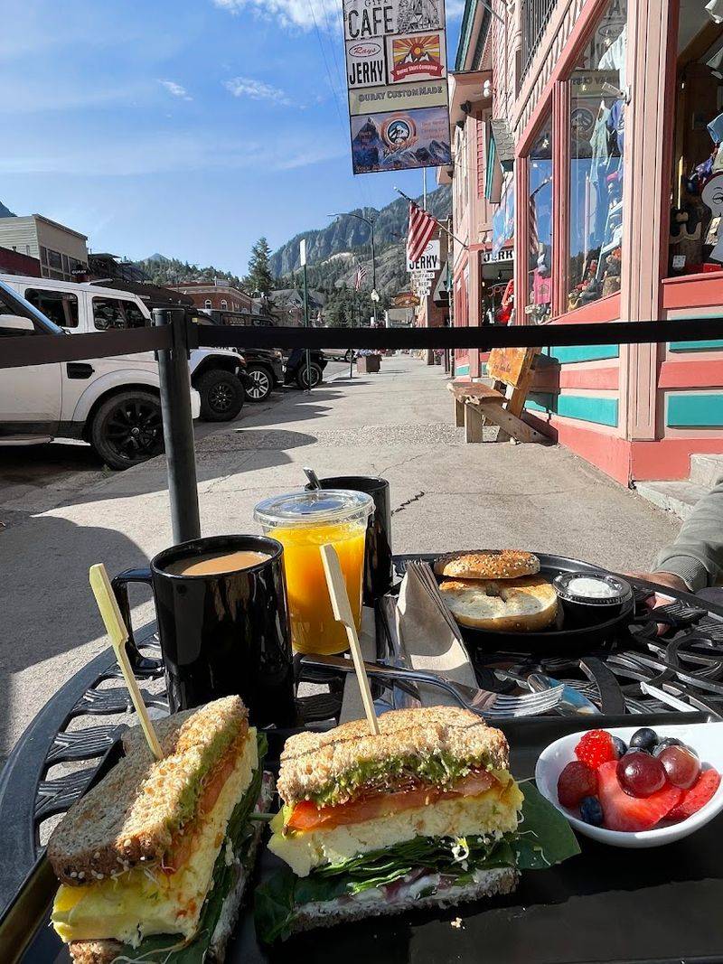 Counter Service, Big Portions, and a No-Fuss Breakfast Rhythm Counter Service, Big Portions, and a No-Fuss Breakfast Rhythm