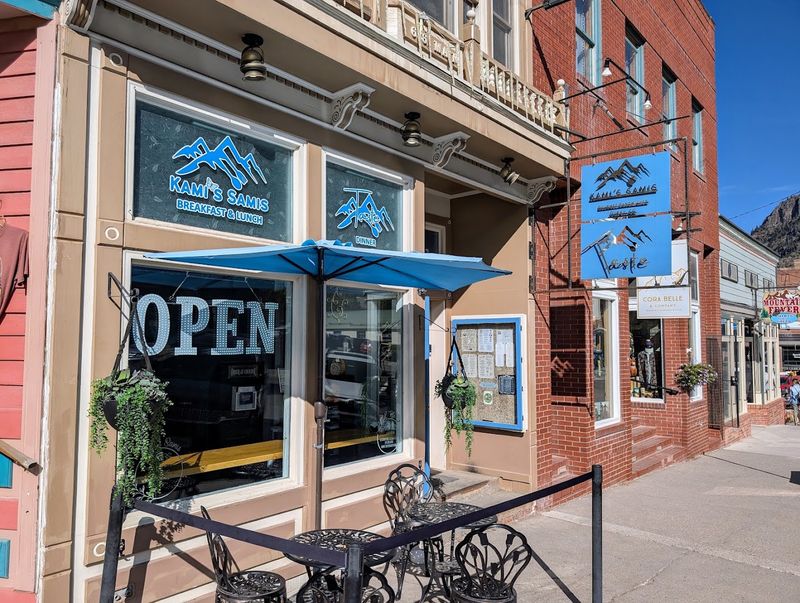 Main Street, Early Hours, and a Breakfast That Catches the Morning Main Street, Early Hours, and a Breakfast That Catches the Morning