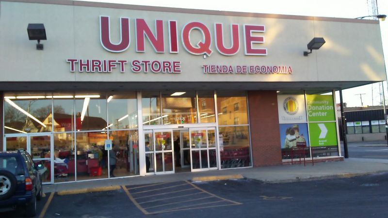 Unique Thrift Store (Chicago) Unique Thrift Store (Chicago)