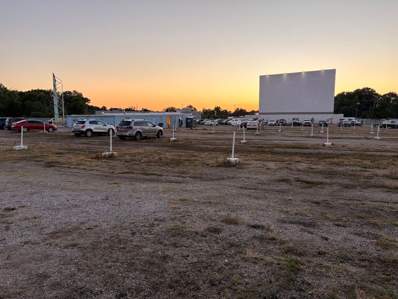 Skyview Drive-In (Belleville)