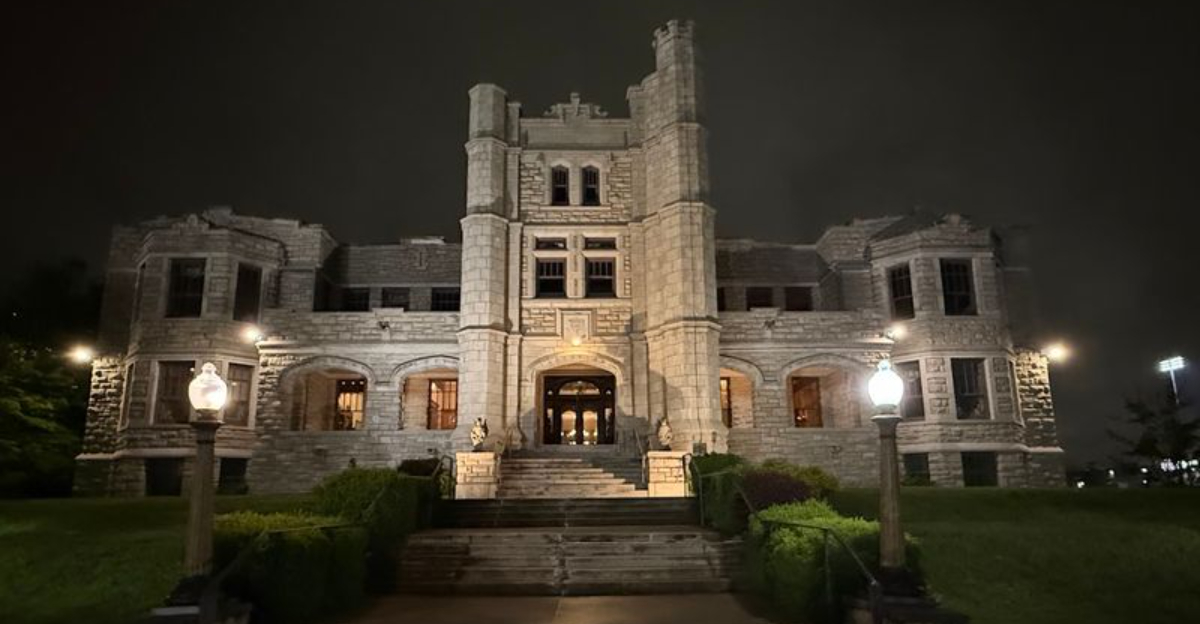 If You Dare, Experience Missouri’s Most Bone-Chilling Ghost Tour