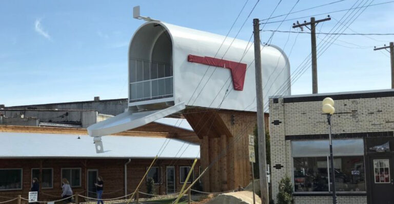 Illinois Is Home to These 8 One-of-a-Kind Buildings You Have to See