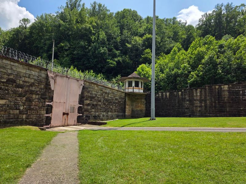 Brushy Mountain State Penitentiary – Petros Brushy Mountain State Penitentiary – Petros
