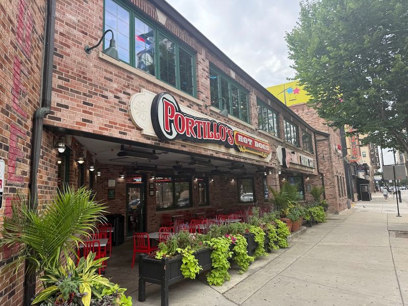 Portillo's & Barnelli's (Chicago) Portillo's & Barnelli's (Chicago)