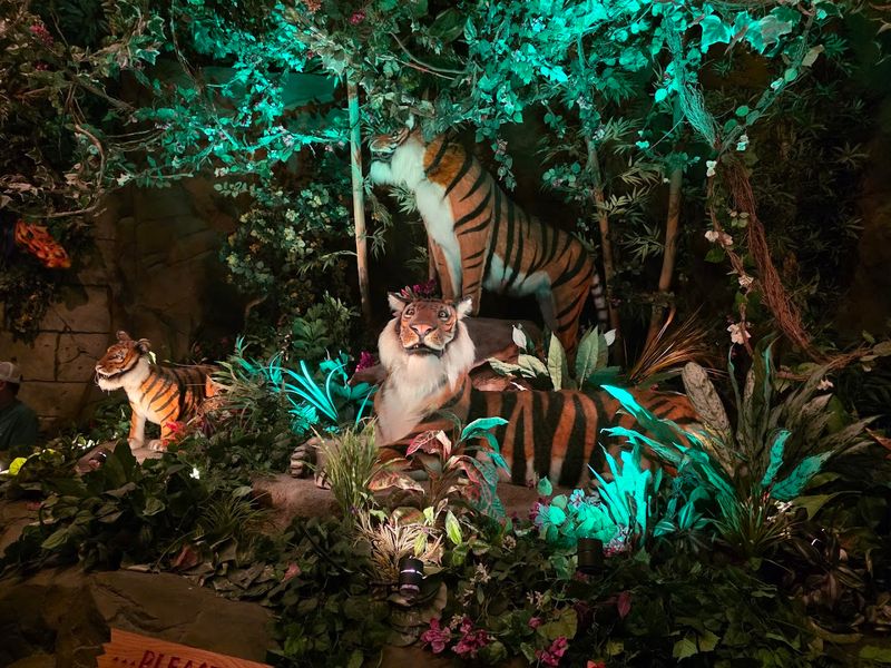 Animatronic Animals Bring The Jungle To Life