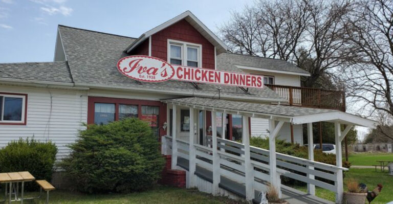 Michigan’s Homestyle Fried Chicken Favorite Has Been Hiding In Plain Sight Since 1938