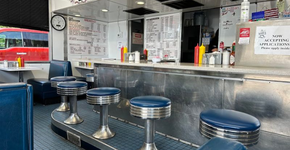 Missouri Locals Say This Tiny Burger Joint Serves The State’s Best Cheeseburger
