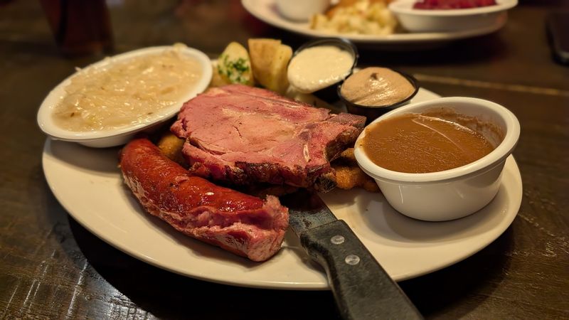 Where Local Tradition Meets Big-Plate Comfort