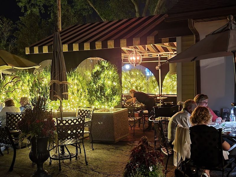 A Tiny Dining Room With Big Northbrook Energy A Tiny Dining Room With Big Northbrook Energy