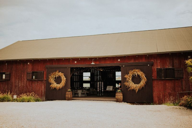 A Barn Entrance That Rewires Your Brunch Expectations A Barn Entrance That Rewires Your Brunch Expectations