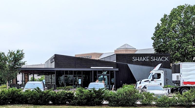 Shake Shack (Oak Brook) Shake Shack (Oak Brook)