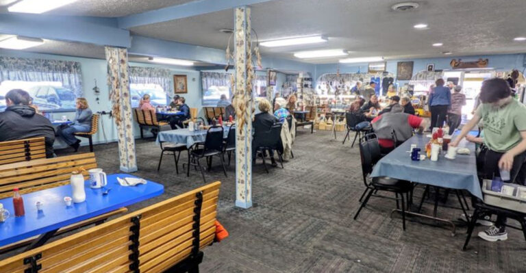 North Carolina Travelers Never Skip The Homemade Biscuits At This Beloved Country Café