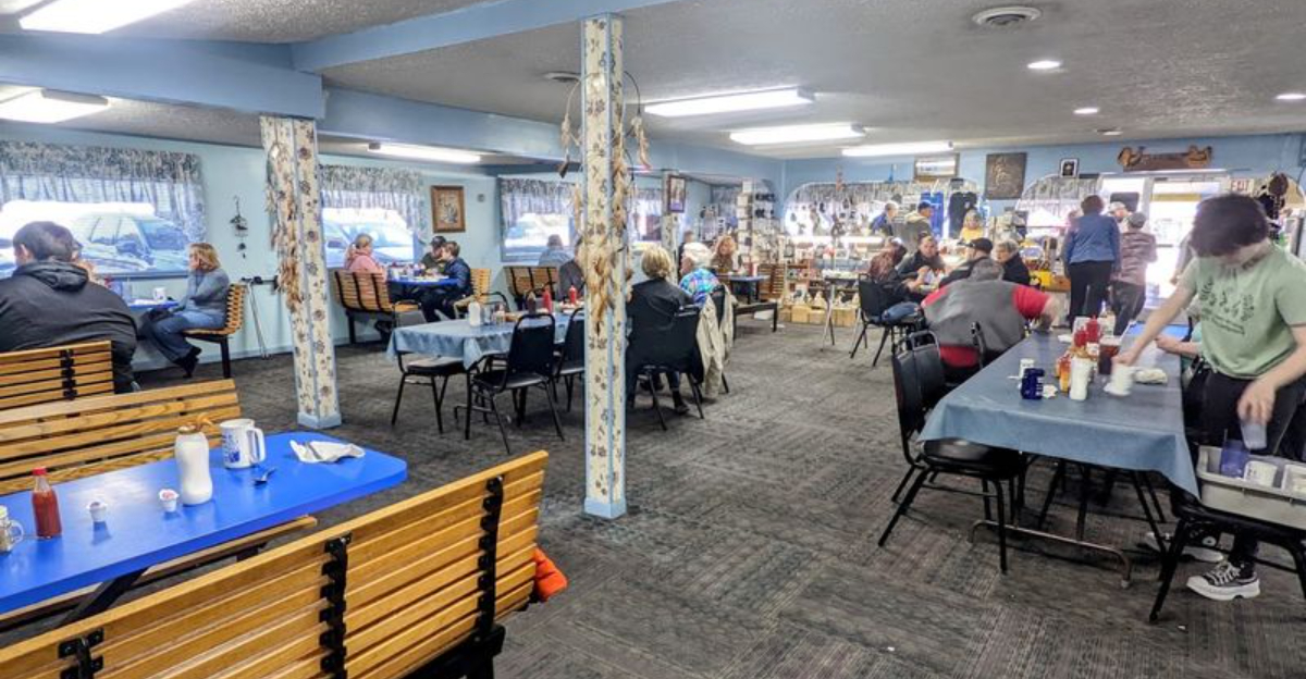 North Carolina Travelers Never Skip The Homemade Biscuits At This Beloved Country Café