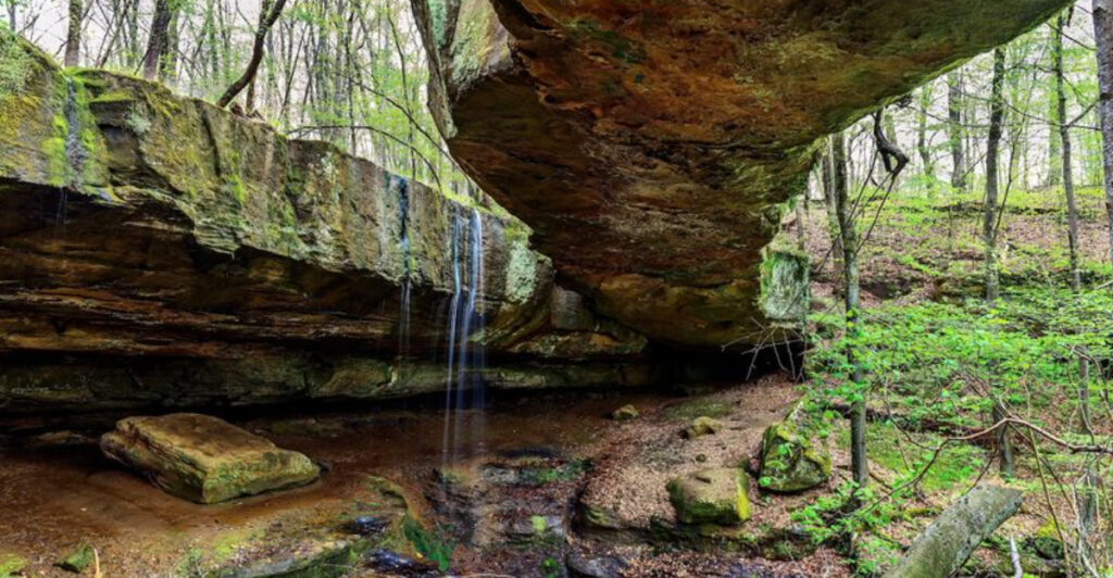Ohio Has A Natural Rock Arch That Feels Like Utah – And Few People Know About It