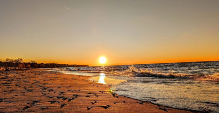 Ohio’s Biggest Natural Sand Beach Looks More Like The Ocean Than A Lake