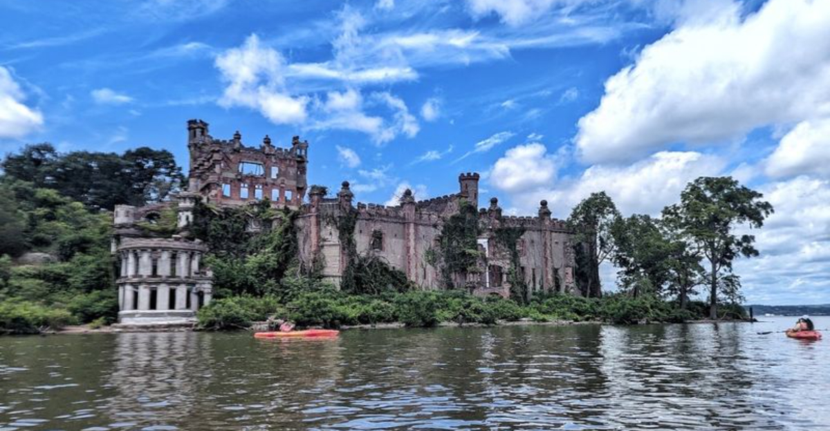 Paddle To An Abandoned Castle On This Unforgettable New York Kayak Tour