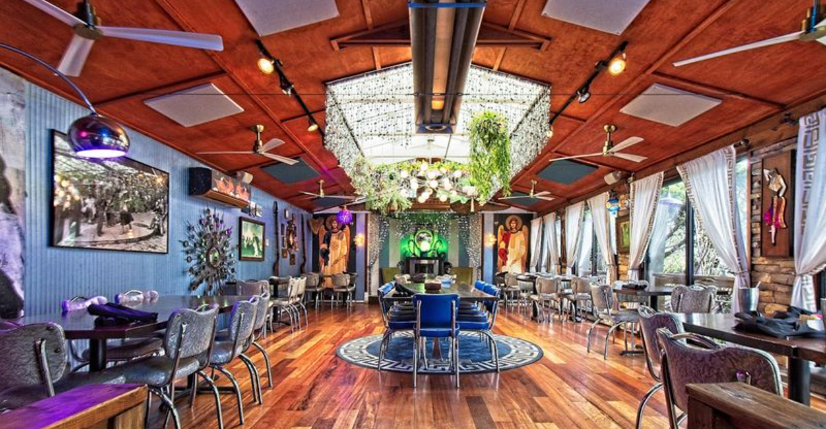 People Keep Discovering This Hidden North Carolina Restaurant For Good Reason