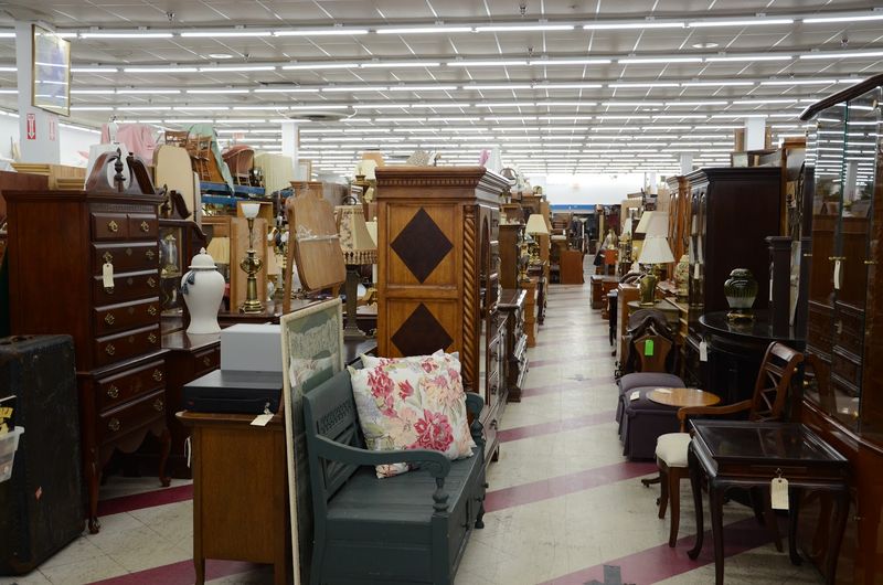 Why This Illinois Store Attracts Decor Hunters and Practical Shoppers