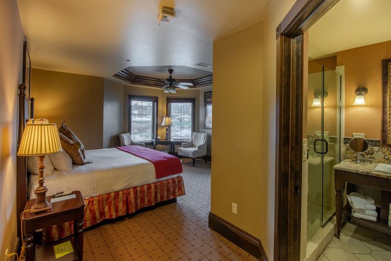 Rooms That Keep the Mood Intact Rooms That Keep the Mood Intact