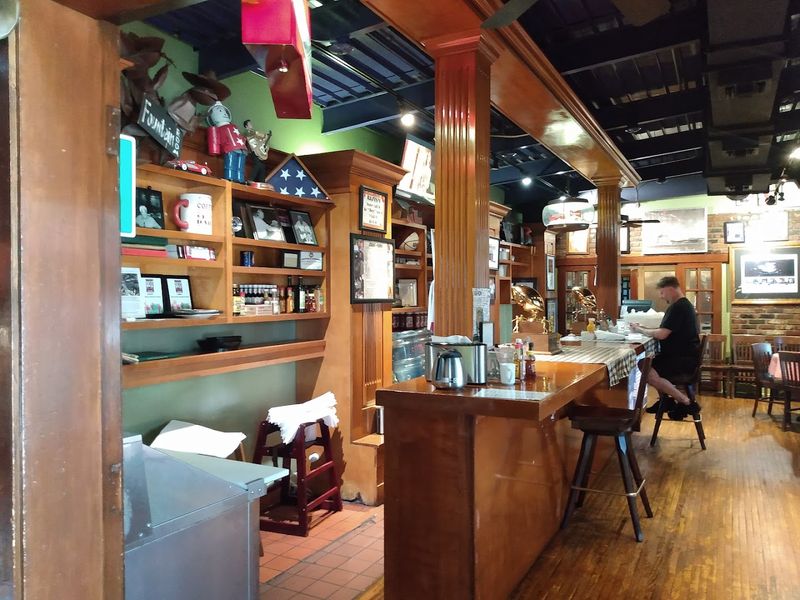 The Charming Old-School Atmosphere That Transports You The Charming Old-School Atmosphere That Transports You