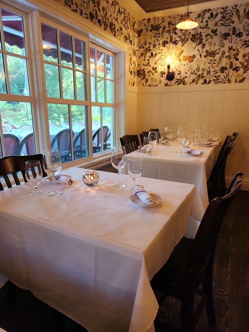 Inside, the Room Knows How to Dress for Dinner