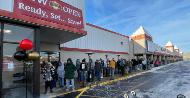 Shoppers Across Tennessee Love The Limited-Time Deals At This Popular Discount Grocery Store