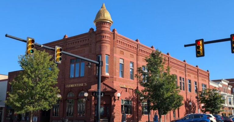 Step Back In Time At This Wonderfully Old-Fashioned Michigan Restaurant