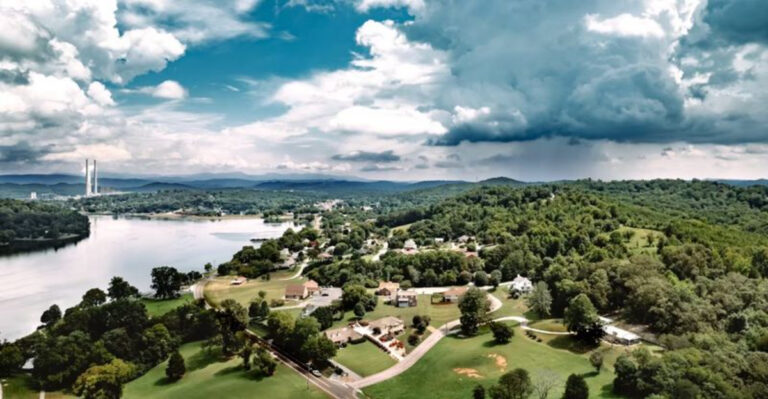 The 13 Best Places To Live In Tennessee If You Value Peace, Safety, And Community