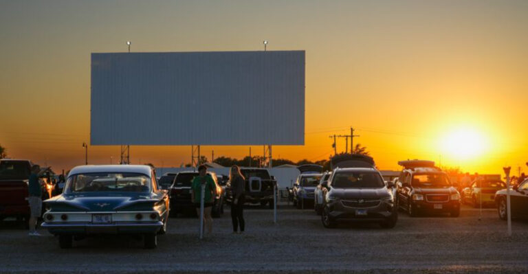 The 9 Best Illinois Drive-Ins For An Old-School Summer Movie Night