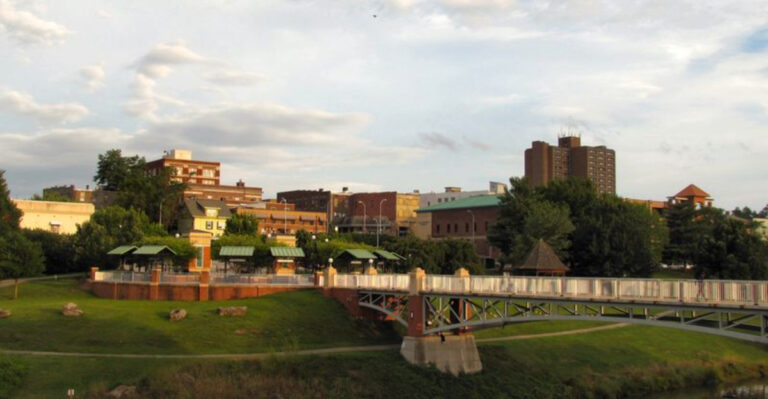 The Best Small Towns Near Knoxville, Tennessee For Scenic Streets And Local Charm