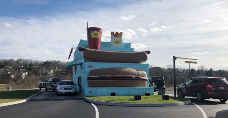 The Old-School Drive-In Experience Is Alive And Well At This Tennessee Burger Spot