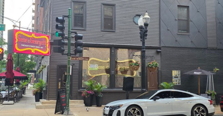 The Prime Rib at This Unassuming Illinois Steakhouse Lives Up to the Hype