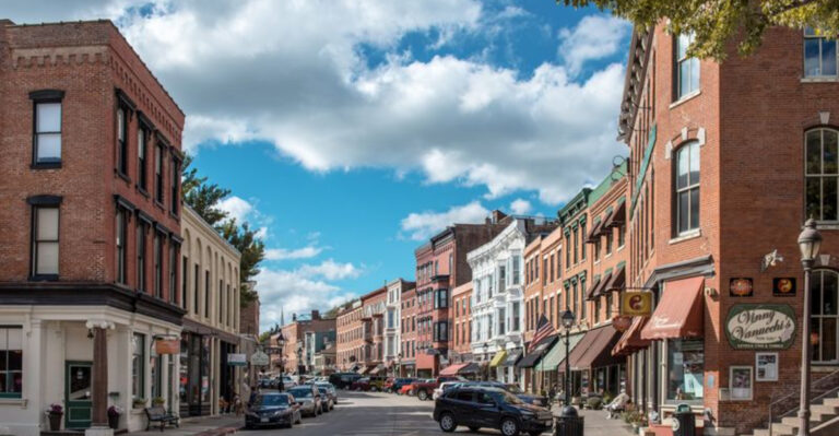 These 7 Small Illinois Towns Are Packed With Outdoor Adventures