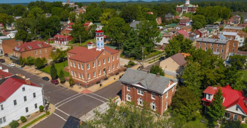 These 8 Missouri Towns May Be Small, but They’re Packed With Unexpected Charm