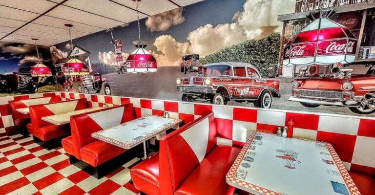 These 8 Retro Texas Diners Feel Like Stepping Straight Into The 1950s