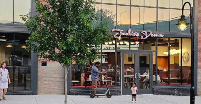 These 8 Tennessee Meat-And-Three Restaurants Keep Generations Of Locals Coming Back