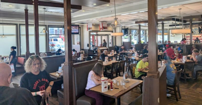 These 8 Tennessee Roadside Diners Are Worth Pulling Over For