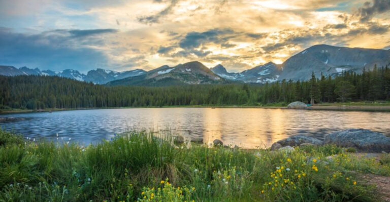 This Beautiful Colorado Lake Is So Peaceful You’ll Feel Like You Found a Secret