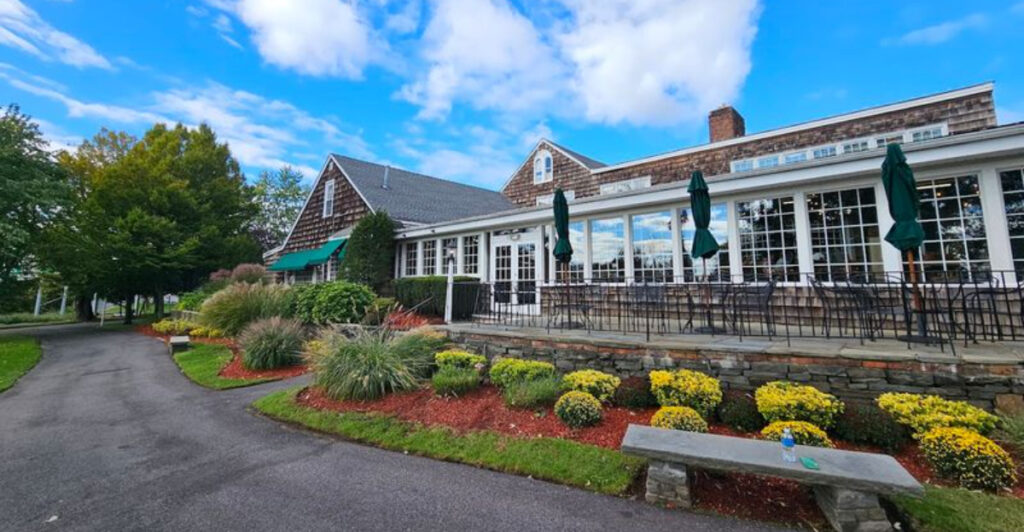This Centuries-Old New York Restaurant Feels Like Stepping Into Colonial America
