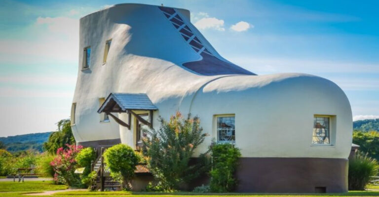 This Gigantic Shoe-Shaped House in Pennsylvania Is One of the State’s Strangest Landmarks