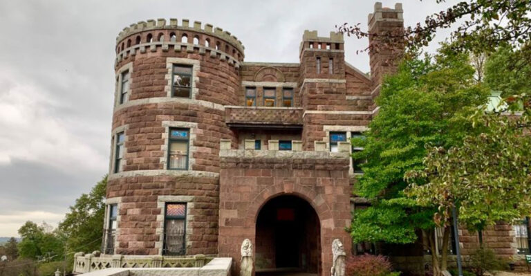 This Hidden Castle In Northern New Jersey Looks Straight Out of Medieval England