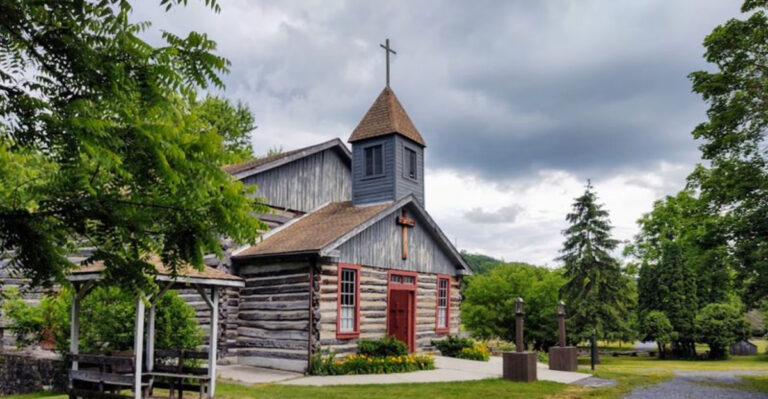 This Historic Village In Pennsylvania Feels Like Stepping Back Into The 1800s