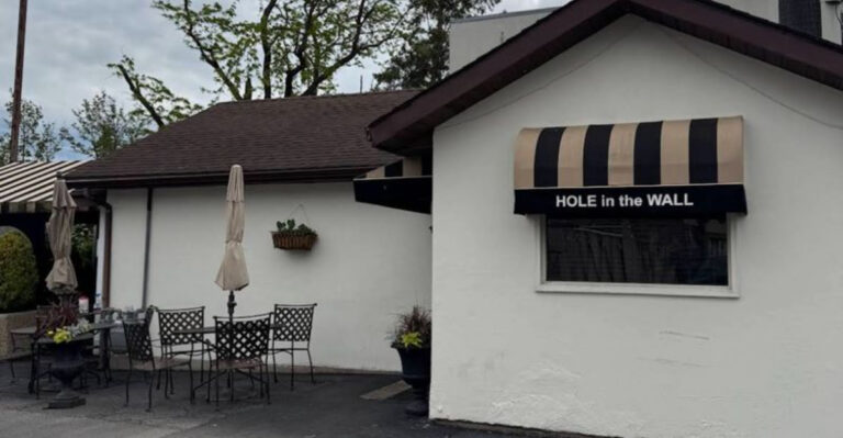 This Hole-in-the-Wall Restaurant in Illinois Takes Italian Tradition Seriously