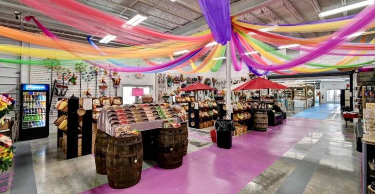 This Huge Ohio Flea Market Makes “Just Browsing” Feel Like A Funny Little Lie
