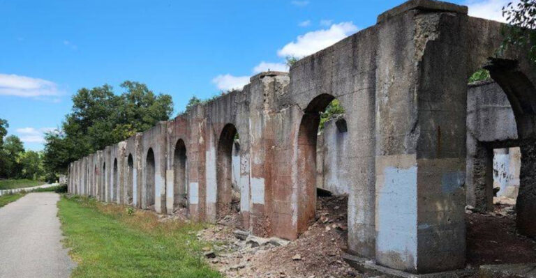 This Illinois Hike Leads to Historic Ruins and a Forgotten Chapter of History