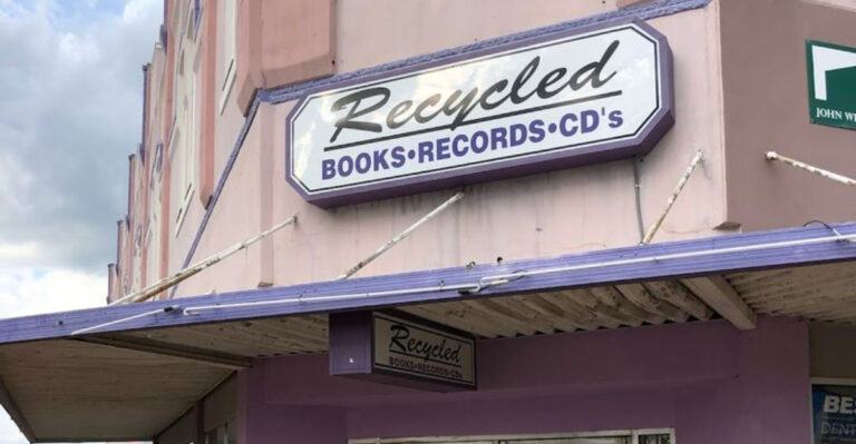 This Massive 3-Story Texas Bookstore Is Every Book Lover’s Fantasy