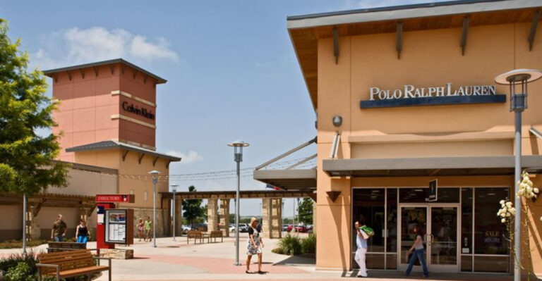 This Massive Texas Outlet Mall Is Worth The Drive From Anywhere