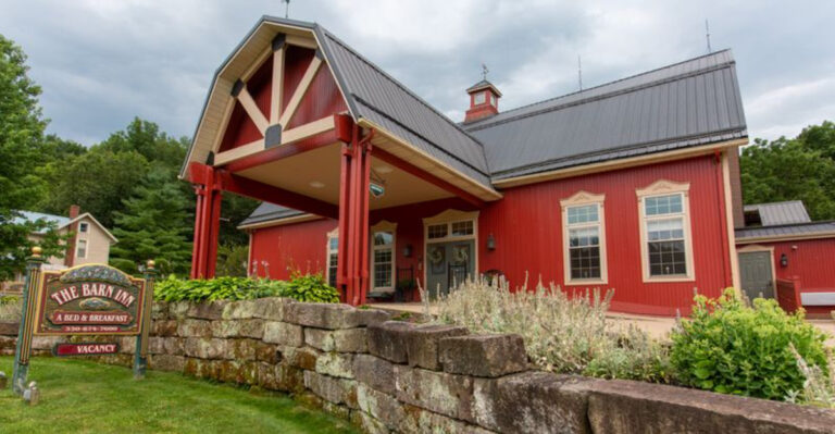 This Millersburg, Ohio Inn Serves Farm-Kitchen Breakfast In The Heart Of Amish Country