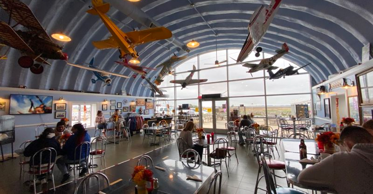 This Missouri Hangar Café Serves Breakfast With A Front-Row View Of The Airstrip